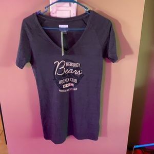 Women’s Medium Hershey Bears V Neck Tee